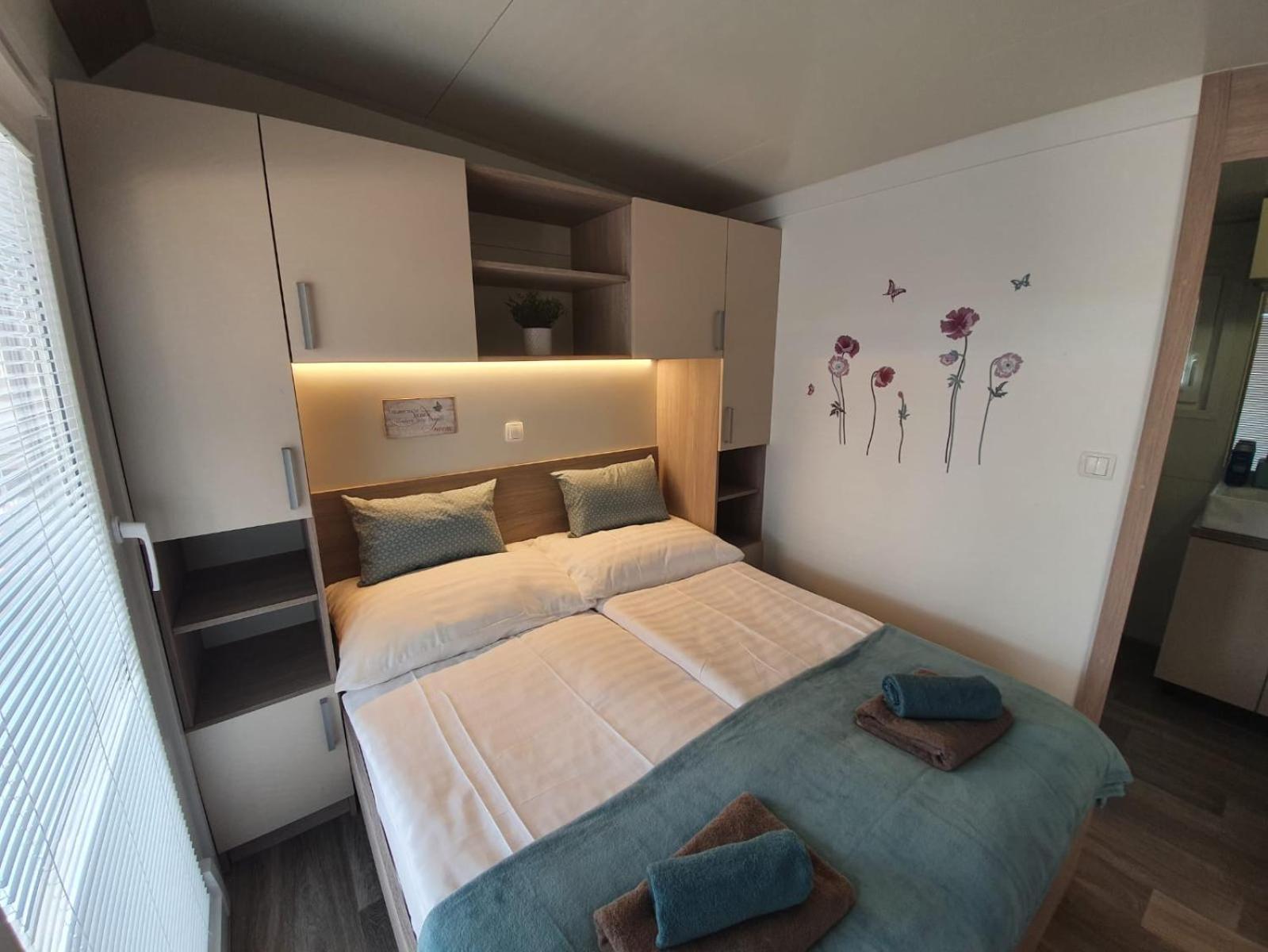 Mobile Home M&M Drage Room photo