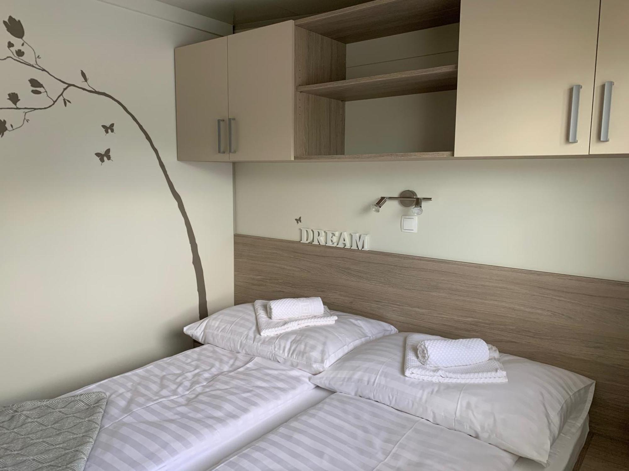 Mobile Home M&M Drage Room photo