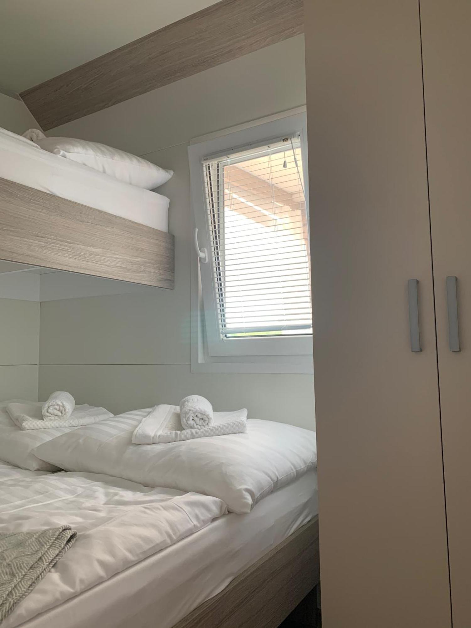 Mobile Home M&M Drage Room photo