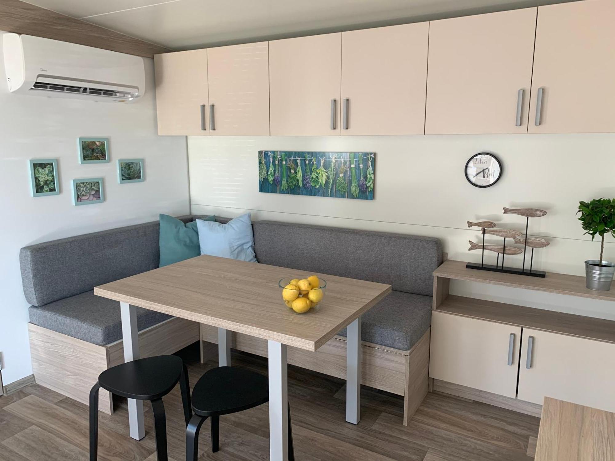 Mobile Home M&M Drage Room photo
