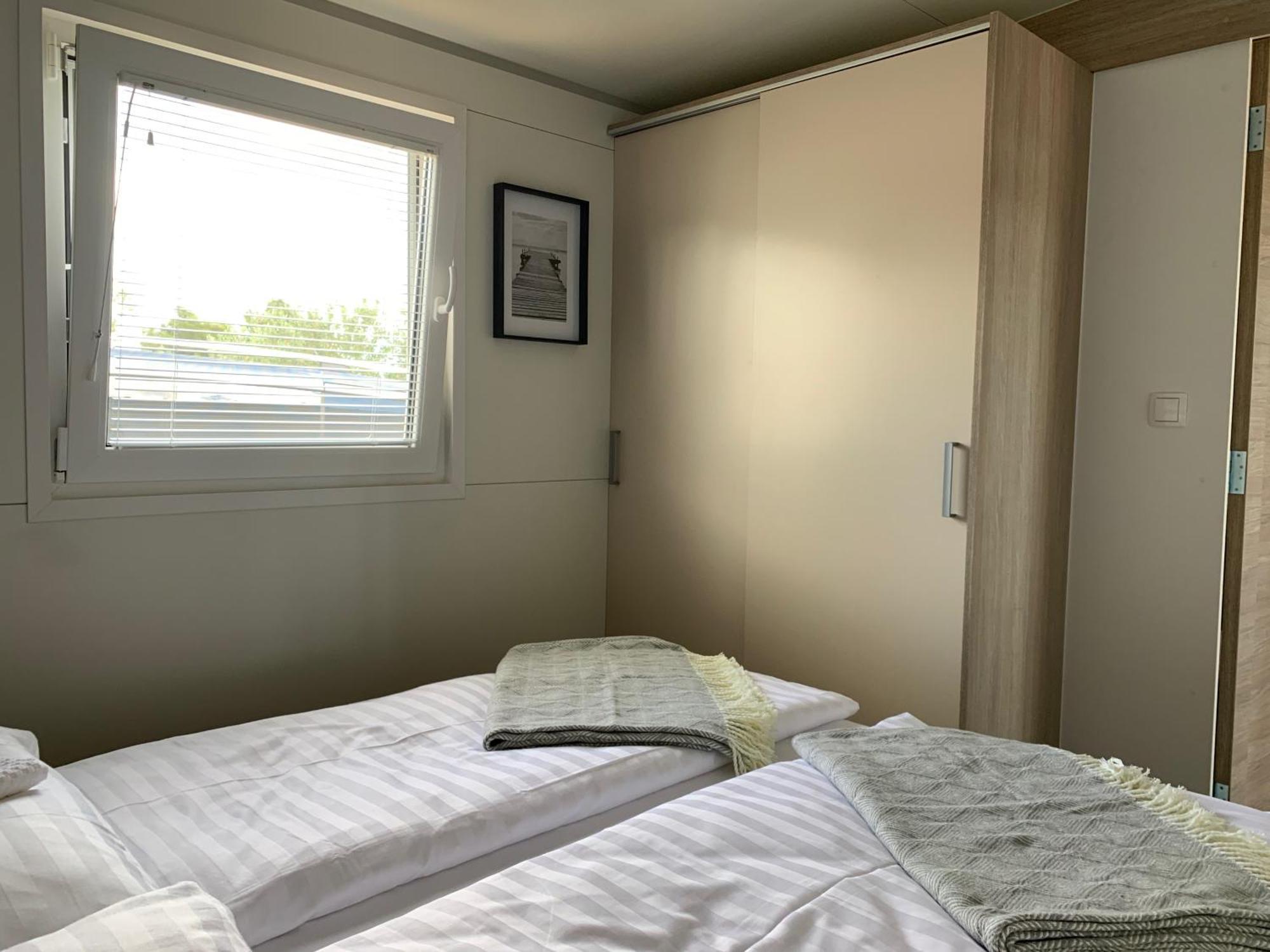 Mobile Home M&M Drage Room photo