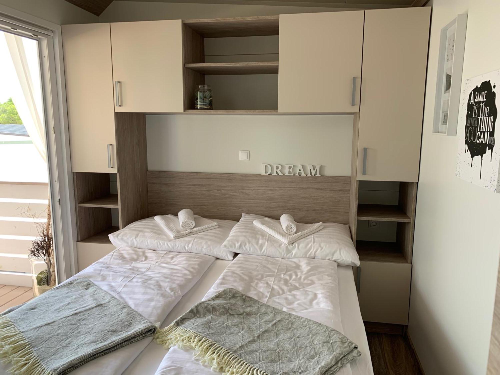 Mobile Home M&M Drage Room photo