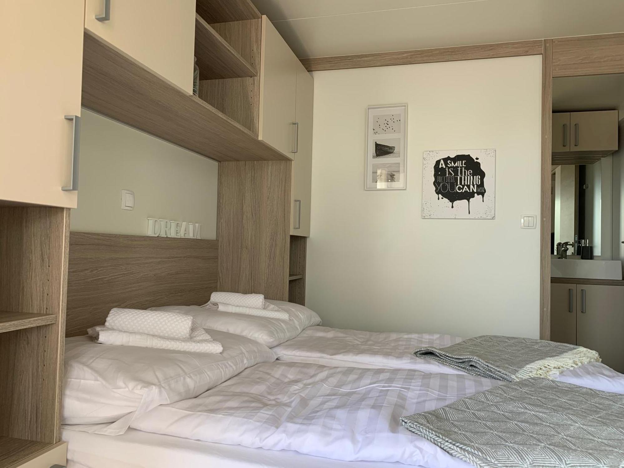 Mobile Home M&M Drage Room photo