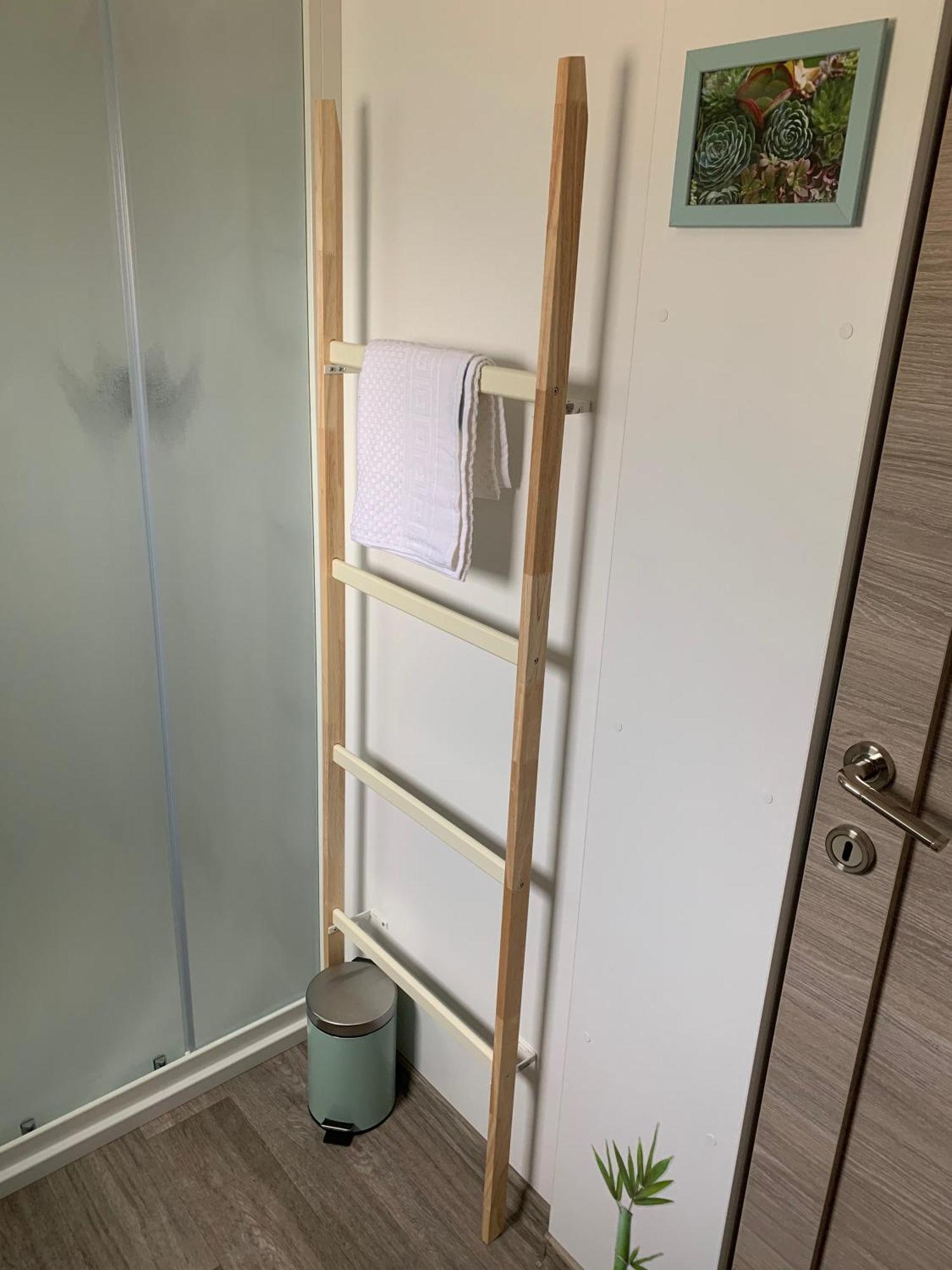 Mobile Home M&M Drage Room photo