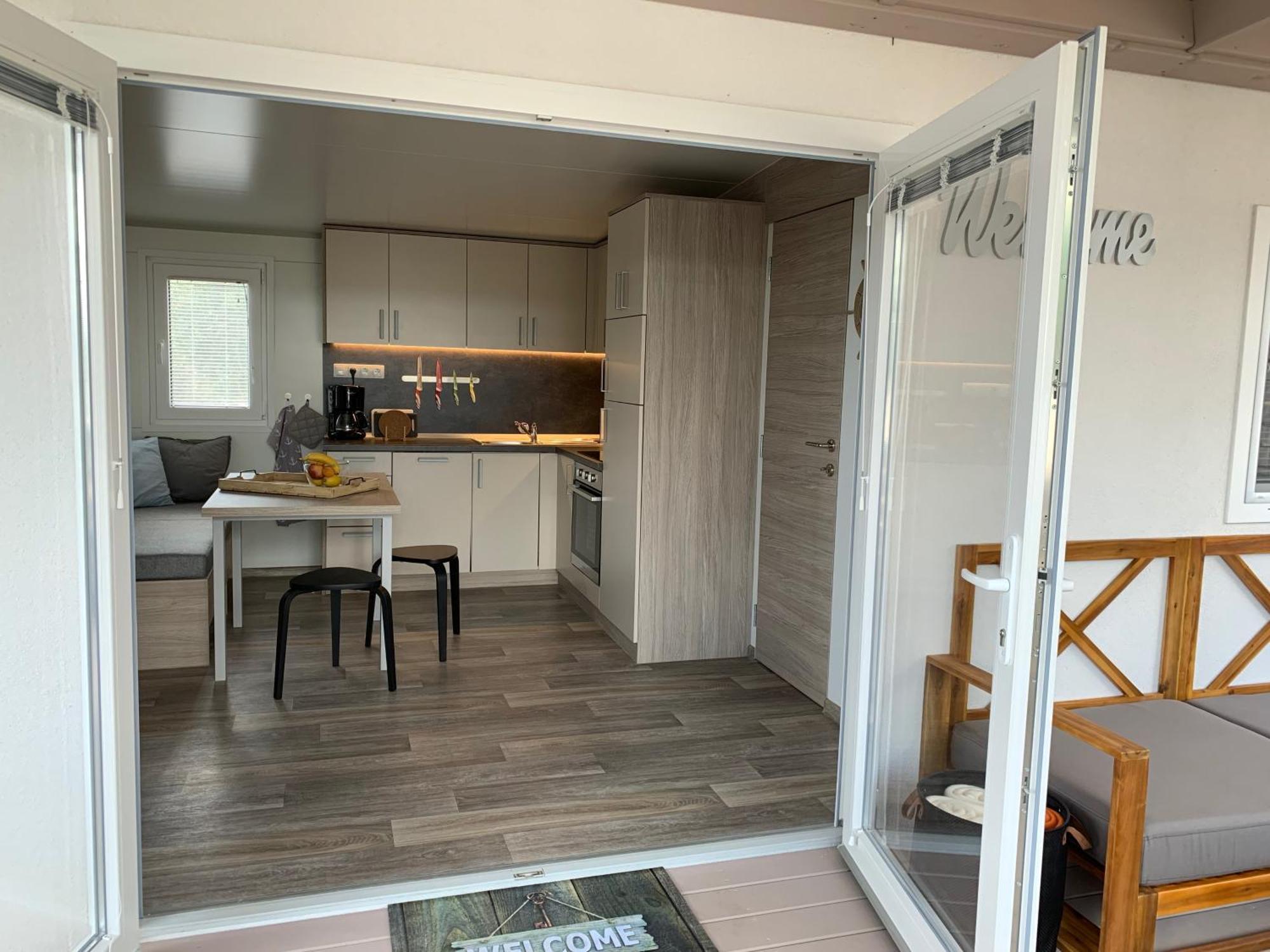 Mobile Home M&M Drage Room photo